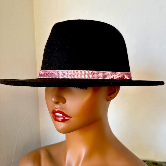 NWT Black Suede Hat With Pink Rhinestones Free Overnight Shipping Arrive 12/24 - Picture 3 of 7